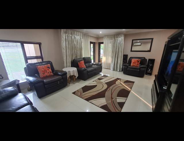 4 BEDROOM GOLF ESTATE FOR SALE IN BLUE VALLEY GOLF ESTATE